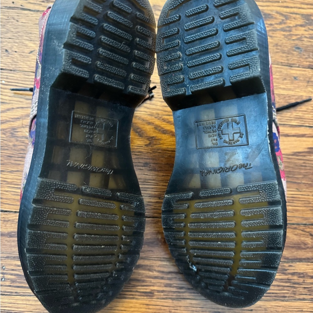 Dr. Martens Taupe Vintage Bouquet Castel (LIKE NEW) FIRM PRICE. Awesome boots! - Picture 10 of 16
